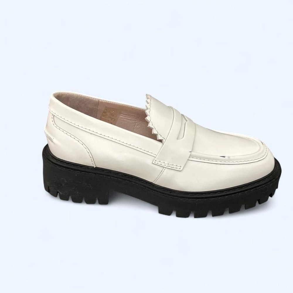 LAST White Leather Loafer Pinked Edge Black Lug Sole EU 38 US 8